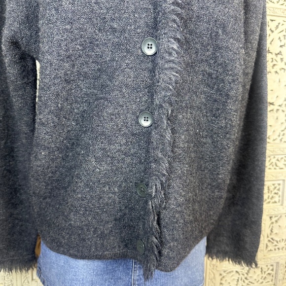 Vintage Karen Scott Dark Gray 100% Wool Fuzzy Fringe Button Up Cardigan Sz M - Picture 3 of 7